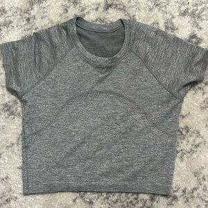 Lululemon cropped tee
